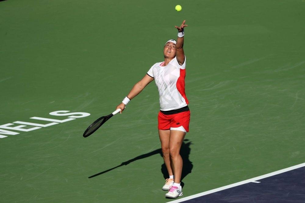 策略要求她 策略要求她